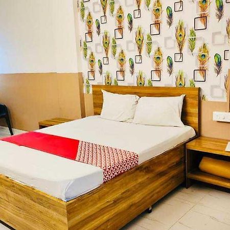 Hotel Royal Lodging Phursungi Екстер'єр фото