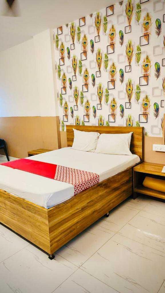 Hotel Royal Lodging Phursungi Екстер'єр фото